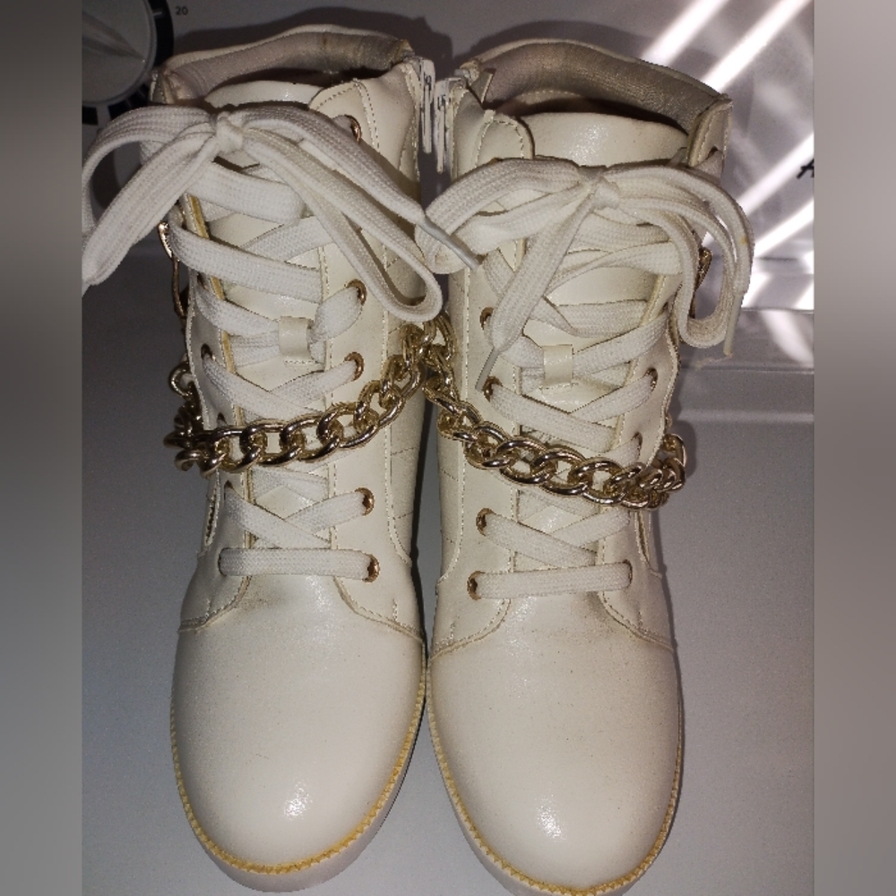 Just Fab. Size 8. White